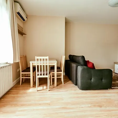 Victoria Garden Apartment *